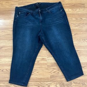 Torrid Dark Blue Capri Jeans SIze 26 EUC